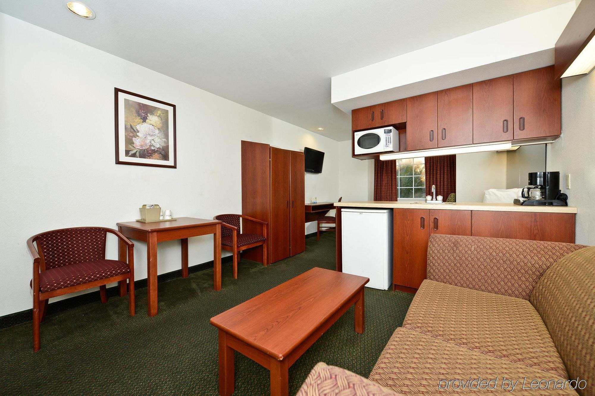 Americas Best Value Inn Lake Charles Interstate 210 Екстериор снимка
