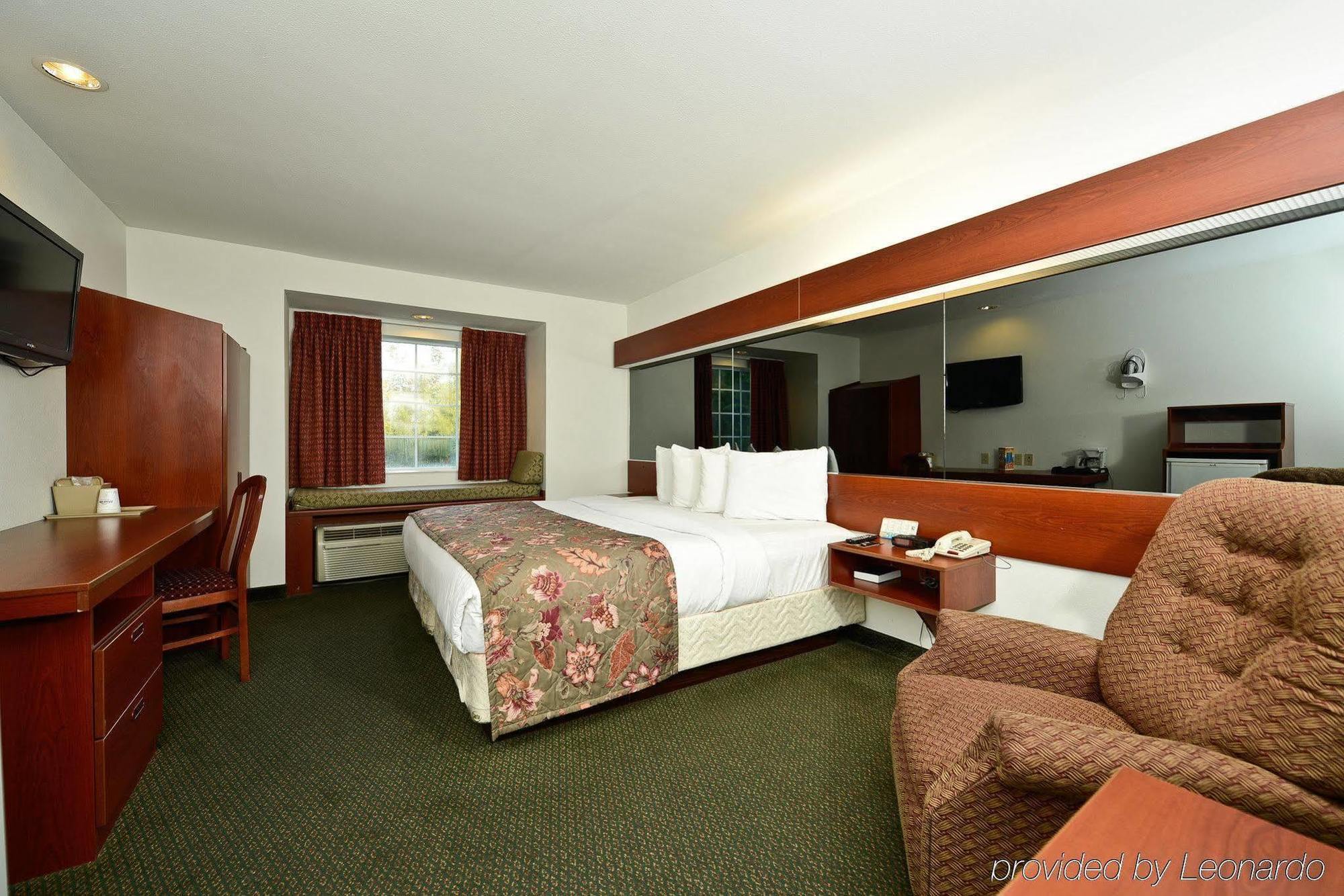 Americas Best Value Inn Lake Charles Interstate 210 Екстериор снимка