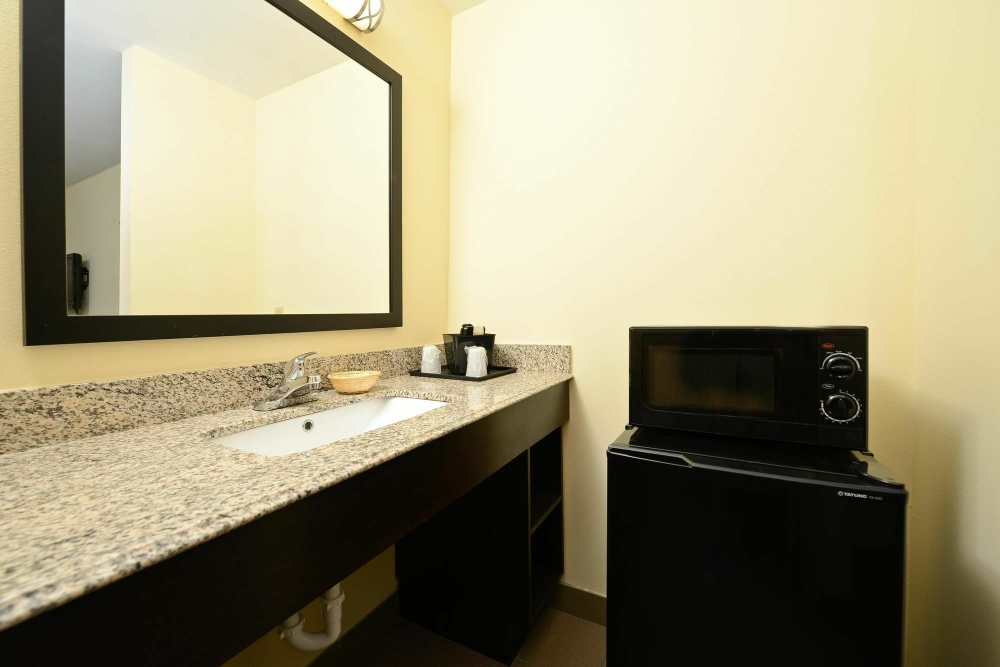 Americas Best Value Inn Lake Charles Interstate 210 Стая снимка